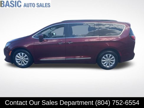 Used 2017 Chrysler Pacifica Touring-L image 10