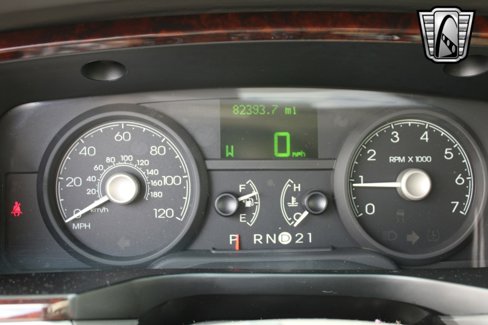 Used 2006 Lincoln Town Car Designer Series image 11