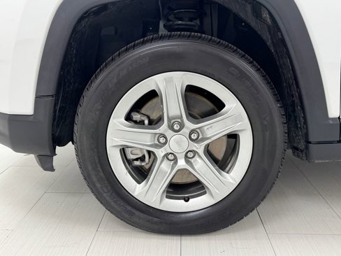 Used 2024 Jeep Compass Latitude image 39