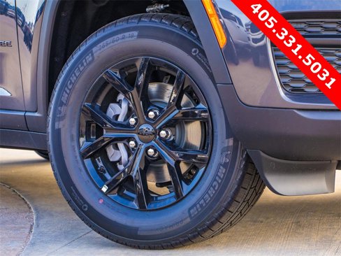 New 2025 Jeep Grand Cherokee Altitude image 3