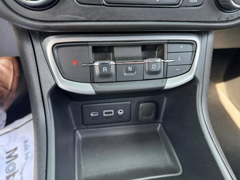 Used 2024 GMC Terrain SLE image 32