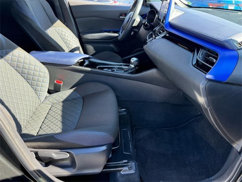 Used 2020 Toyota C-HR XLE image 12