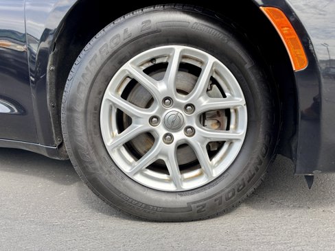 Used 2017 Chrysler Pacifica LX image 7