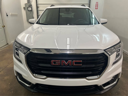 Used 2023 GMC Terrain SLE w/ Driver Convenience Package image 8