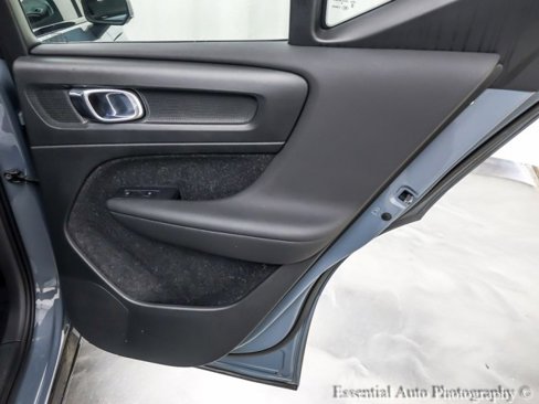Used 2020 Volvo XC40 T4 R-Design image 30