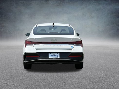 Used 2024 Hyundai Elantra SEL image 5