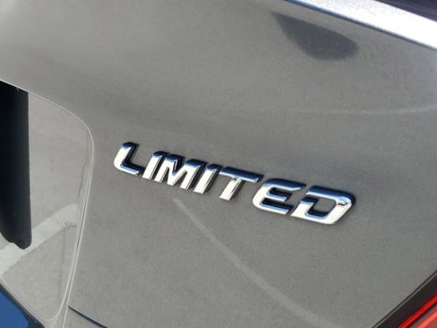 Used 2022 Toyota C-HR Limited image 11