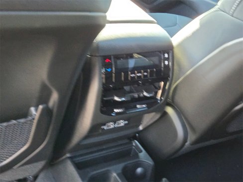 New 2025 Jeep Grand Cherokee L Laredo image 10