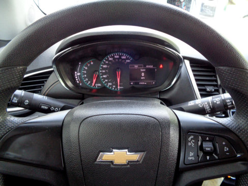 Used 2018 Chevrolet Trax LS image 32