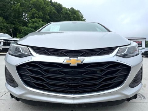 Used 2019 Chevrolet Cruze LT image 2