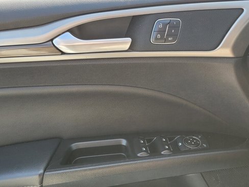 Used 2018 Ford Fusion SE w/ Fusion SE Technology Package image 27
