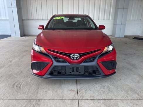 Used 2023 Toyota Camry SE image 2