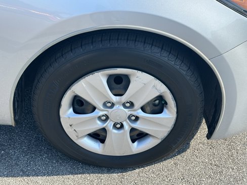 Used 2017 Kia Forte LX image 15