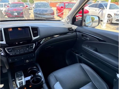 Used 2017 Honda Pilot Touring image 14