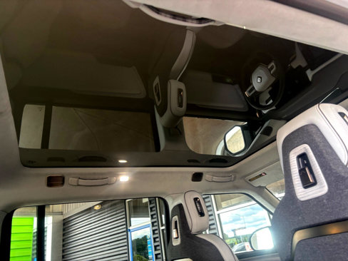 Used 2025 Rivian R1S Premium image 32