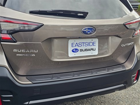 Used 2022 Subaru Outback Premium image 15