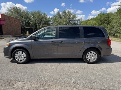 Used 2020 Dodge Grand Caravan SE w/ UConnect Hands-Free Group image 4