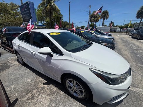 Used 2018 Chevrolet Cruze LT w/ RS Package image 17