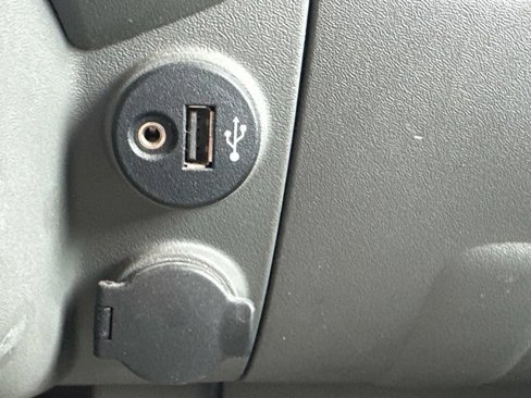 Used 2018 Nissan Frontier SV image 22