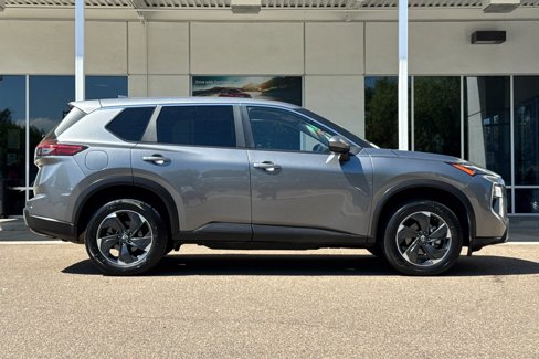 Used 2024 Nissan Rogue SV image 7
