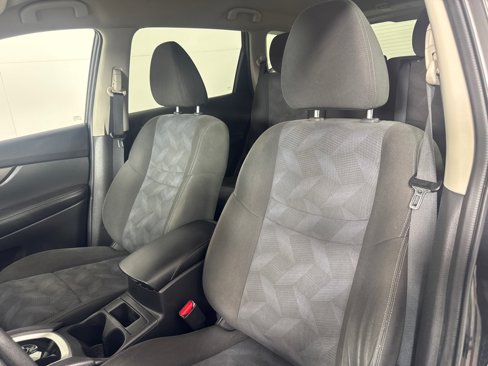 Used 2016 Nissan Rogue SV image 10