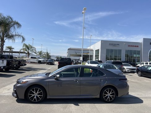 Used 2023 Toyota Camry SE image 5