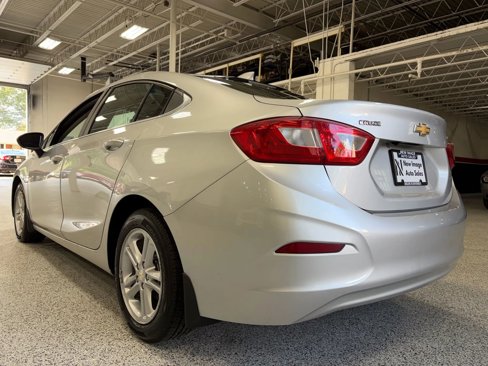 Used 2017 Chevrolet Cruze LT image 3