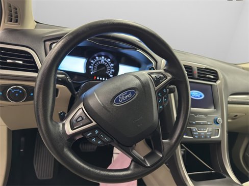 Used 2019 Ford Fusion SE image 10