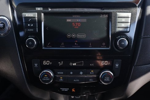 Used 2018 Nissan Rogue SV image 29