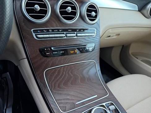 Used 2019 Mercedes-Benz GLC 300 4MATIC w/ Premium Package image 74