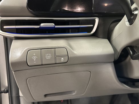 Used 2024 Hyundai Elantra Blue image 8