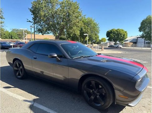 Used 2014 Dodge Challenger SXT image 9