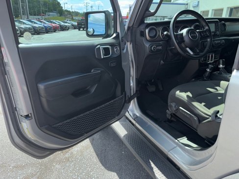 Used 2018 Jeep Wrangler Sport image 9