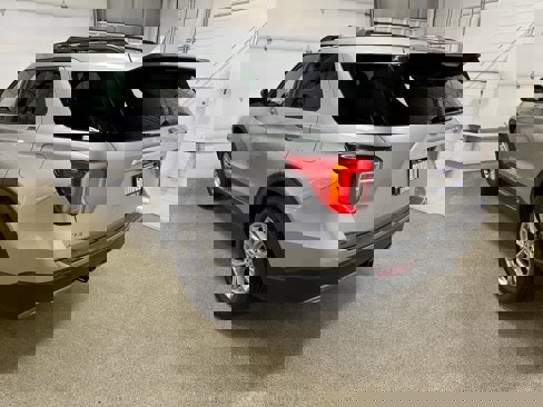 Certified 2020 Ford Explorer XLT w/ Equipment Group 202A image 6