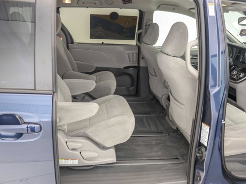 Used 2020 Toyota Sienna LE image 13