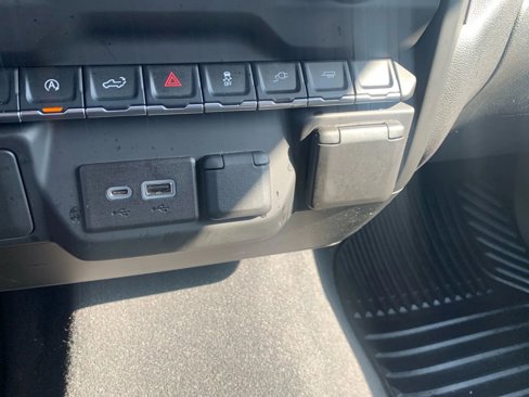 Used 2021 Chevrolet Silverado 1500 Custom image 24