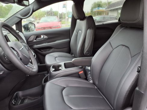 New 2025 Chrysler Voyager LX image 14