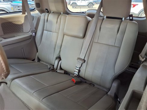 Used 2016 Chrysler Town & Country Touring image 19