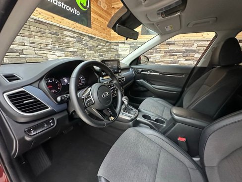Used 2021 Kia Seltos S image 10