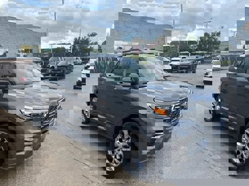 Used 2020 Ford Explorer XLT w/ Equipment Group 202A image 3