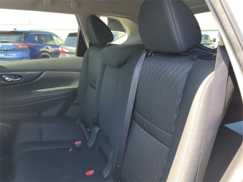 Used 2020 Nissan Rogue SV image 16
