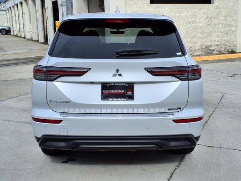 New 2025 Mitsubishi Outlander ES image 4
