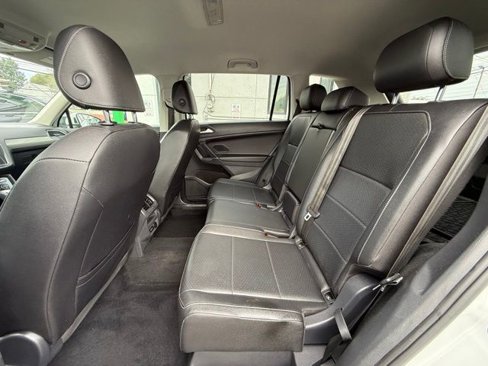 Used 2020 Volkswagen Tiguan SE image 23