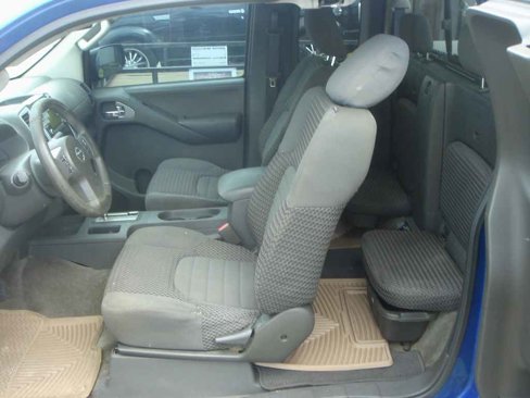 Used 2013 Nissan Frontier SV image 8