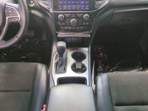 Used 2020 Jeep Grand Cherokee Altitude image 18