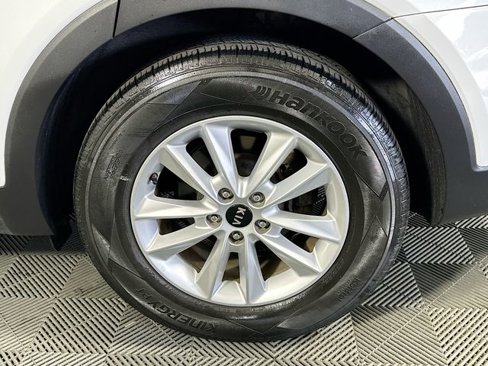 Used 2019 Kia Sorento LX image 30