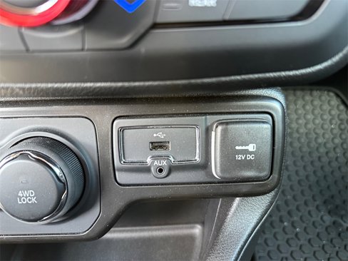 Used 2023 Jeep Renegade Latitude w/ Premium Group image 27