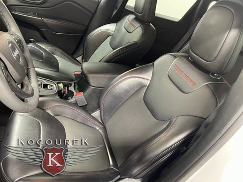 Used 2022 Jeep Cherokee Trailhawk image 12