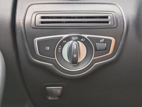 Used 2019 Mercedes-Benz GLC 300 4MATIC image 18
