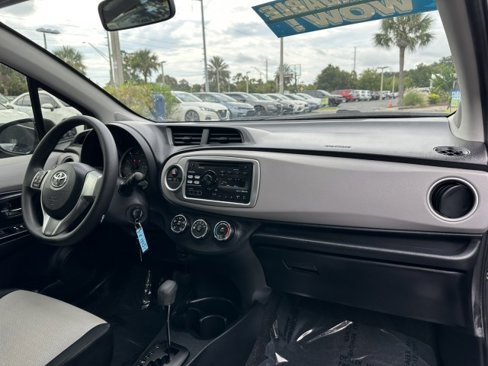 Used 2012 Toyota Yaris L image 25